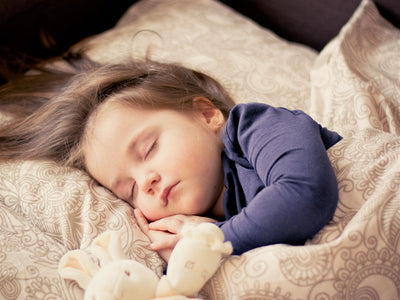 Mein Baby schläft nicht ein: Entdecke die Wirkung einer Spieluhr als Einschlafhilfe